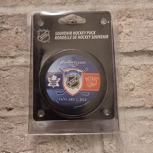 2014 Winter Classic Toronto & Detroit Puck